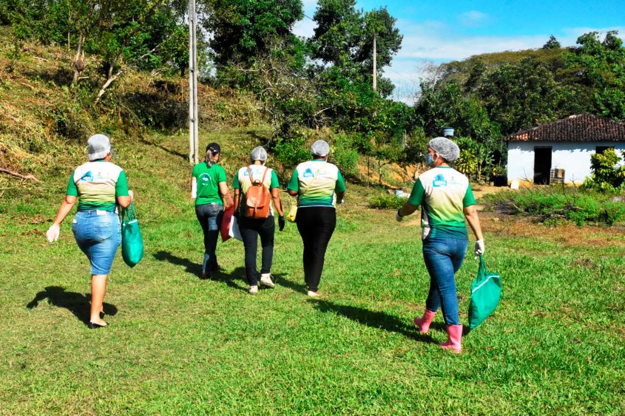 Camacã: Famílias do Assentamento Nova Ipiranga recebem cesta básicas e máscaras